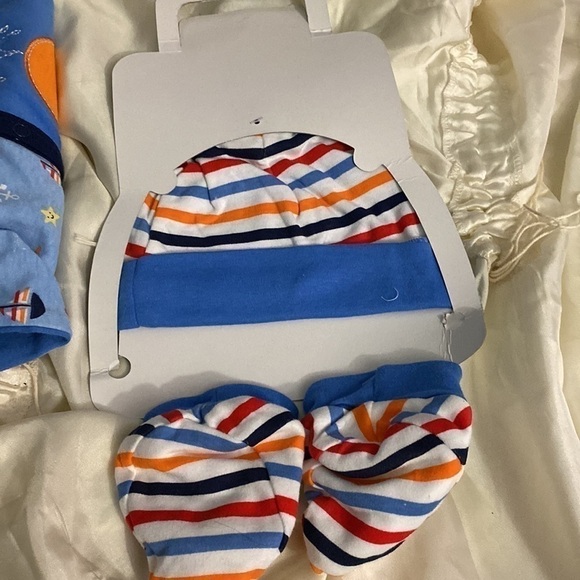 Buster Brown 3 Piece Layette  Set (3-6months) NEW - Picture 6 of 6